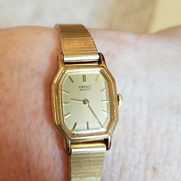 seiko quartz watch vintage